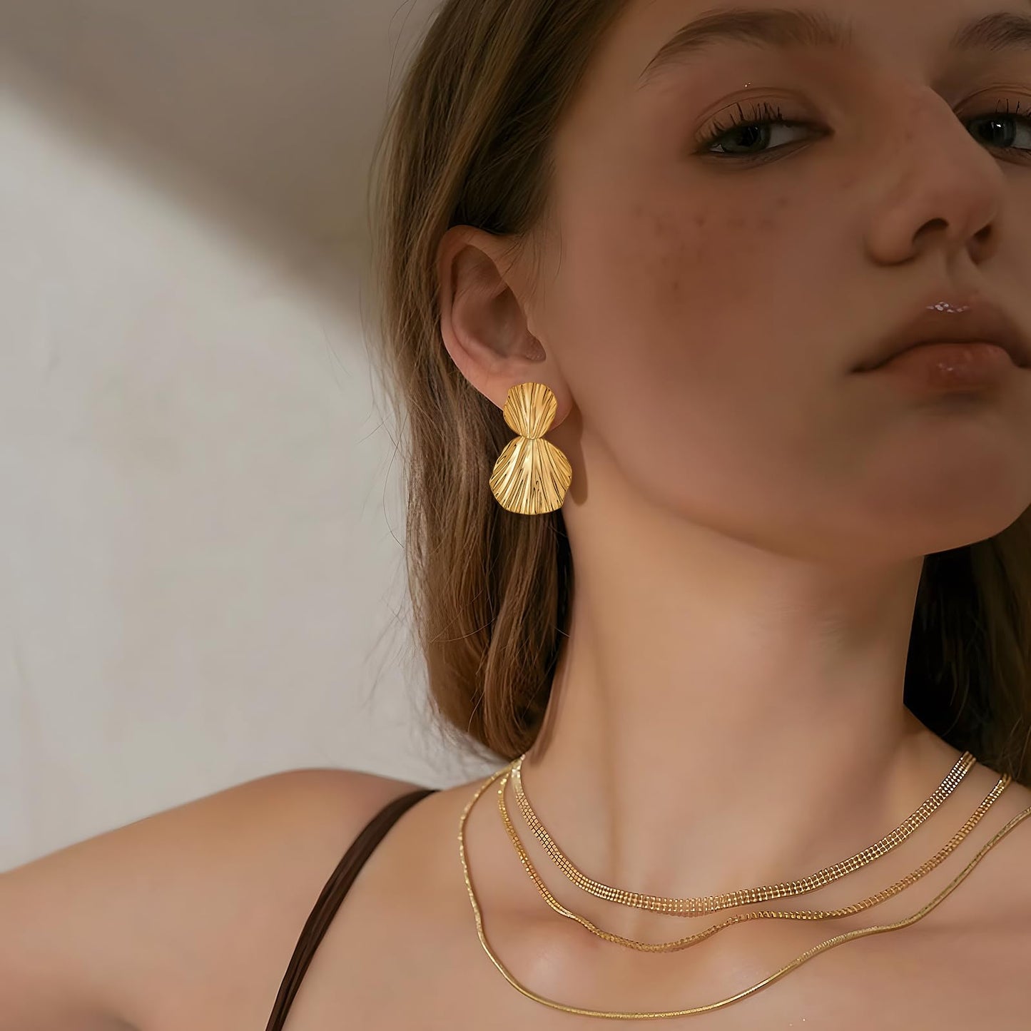 Chunky Gold Fan-Shaped Dangle Earrings – Two-Tone Shell Statement Jewelry for Women