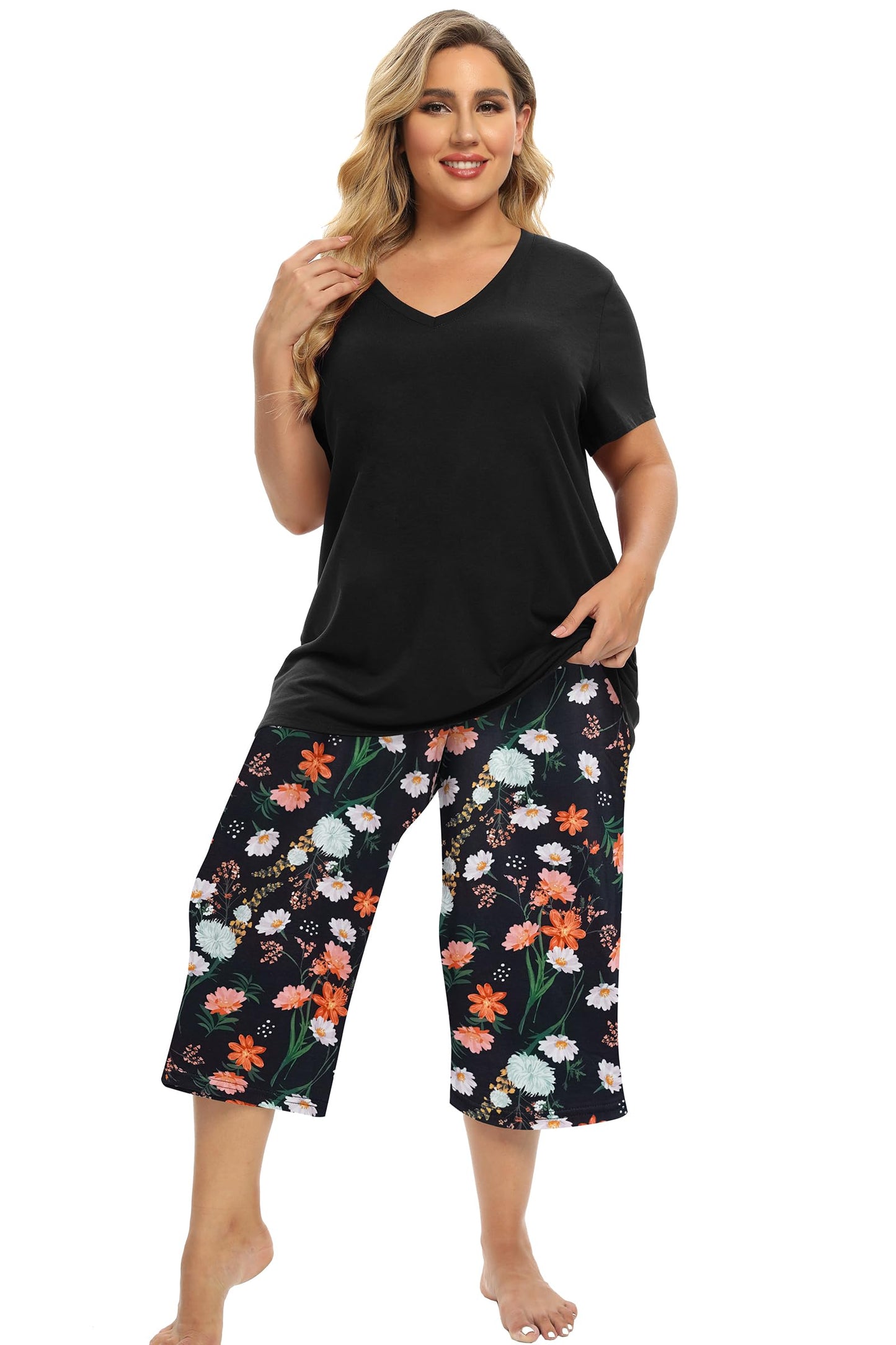 Vozanet Women's Pajamas Set Soft V Neck Sleepwear Top and Capri Pj Lounge Sets Cartoon Heart Shape Cat Nighty Plus Size
